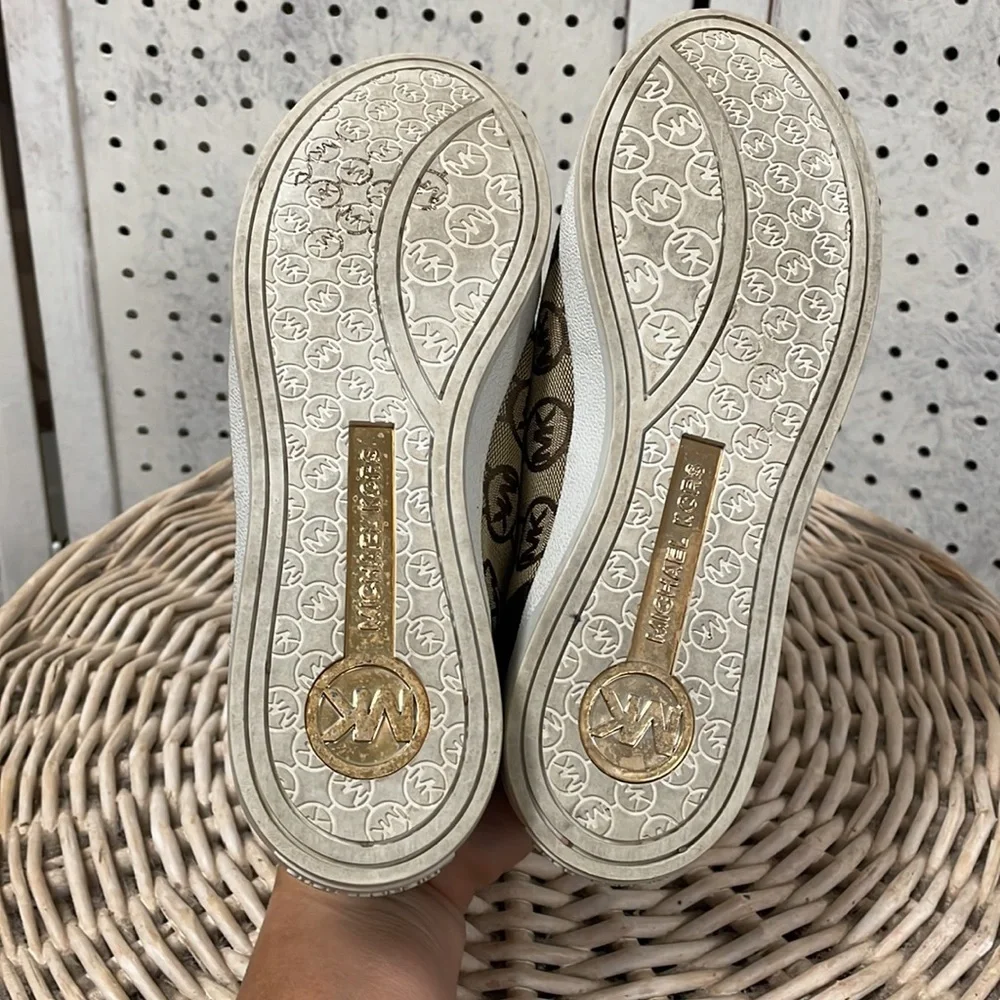 Michael Kors SALE! - Picture 6 of 12